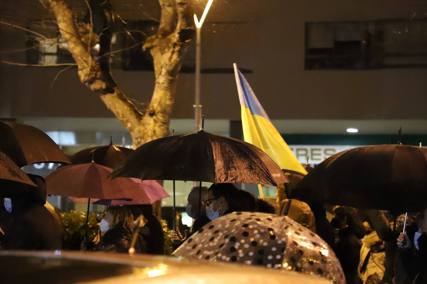 La comunidad ucraniana y los burgaleses, unidos en la manifestación por la paz en las calles de Burgos