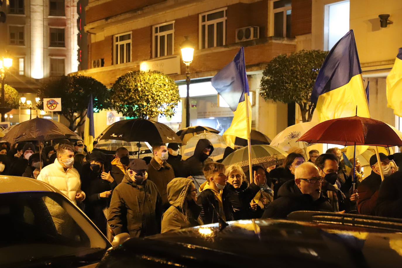 La comunidad ucraniana y los burgaleses, unidos en la manifestación por la paz en las calles de Burgos