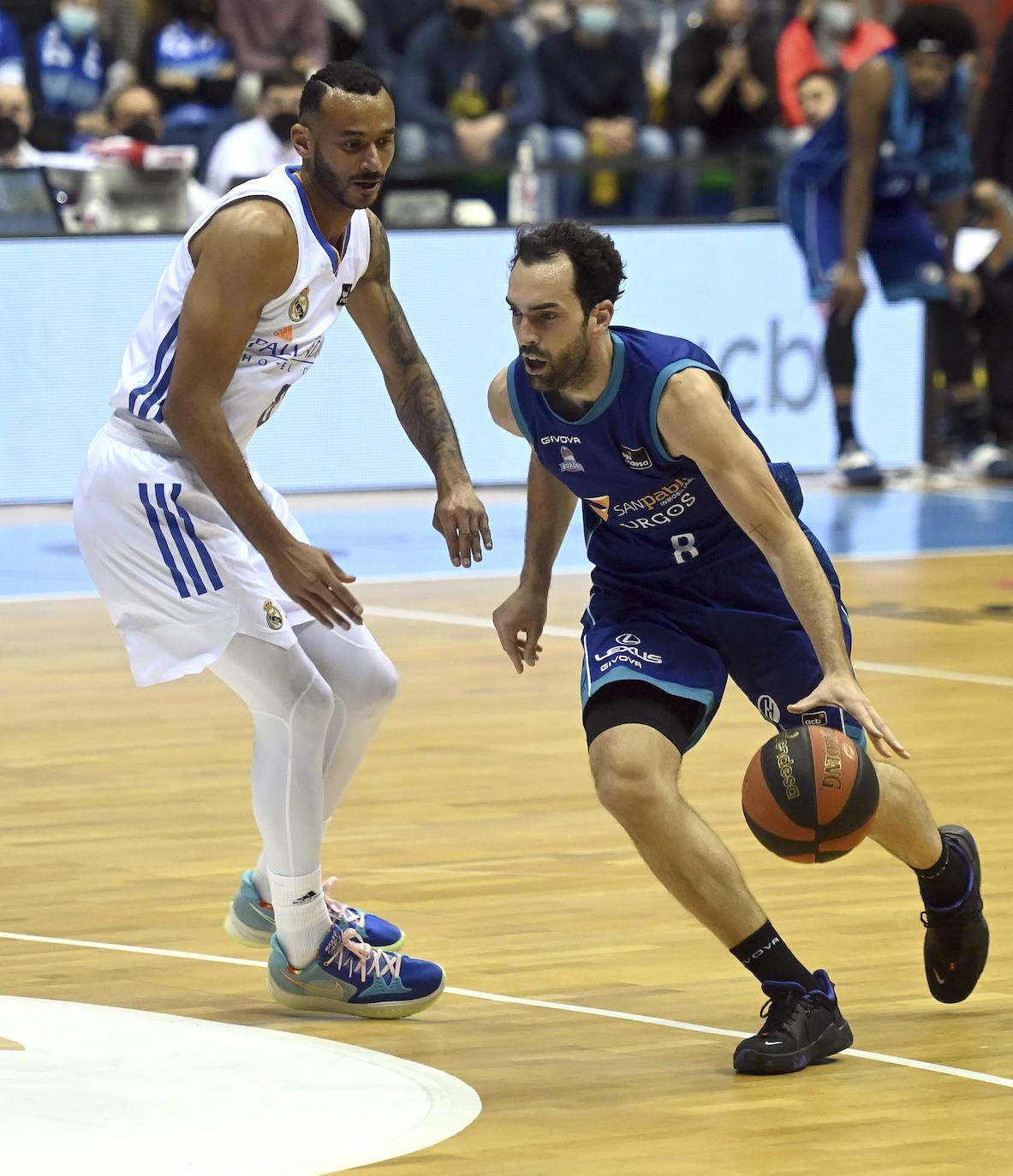 Imágenes del partido entre el Hereda San Pablo Burgos y el Real Madrid disputado en el Coliseum