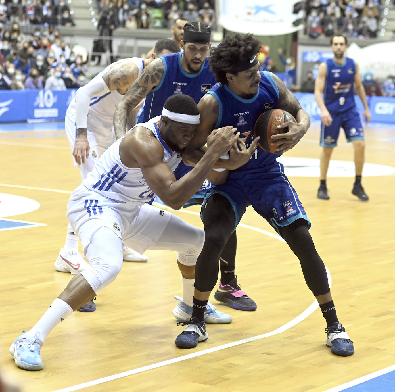 Imágenes del partido entre el Hereda San Pablo Burgos y el Real Madrid disputado en el Coliseum