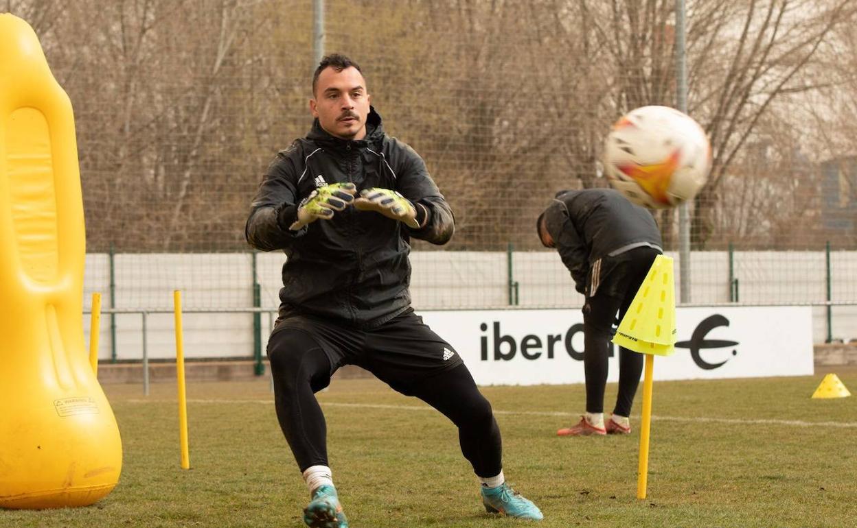 Alfonso Herrero se ejercita en Castañares completamente recuperado tras el golpe sufrido ante el Fuenlabrada