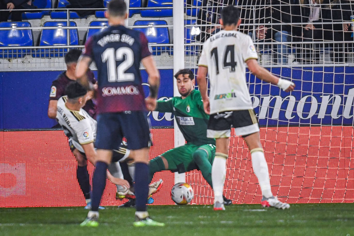 Fotos: El Burgos CF cae por la mínima ante el Huesca