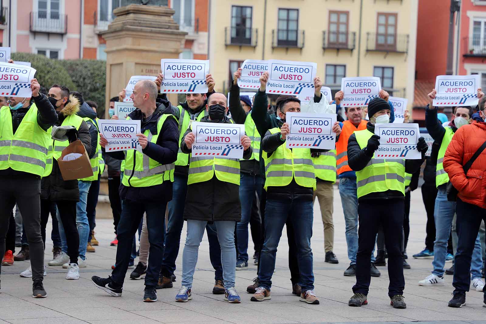 Fotos: Imágenes de la protesta de Policía Local en pleno del Ayuntamiento de Burgos