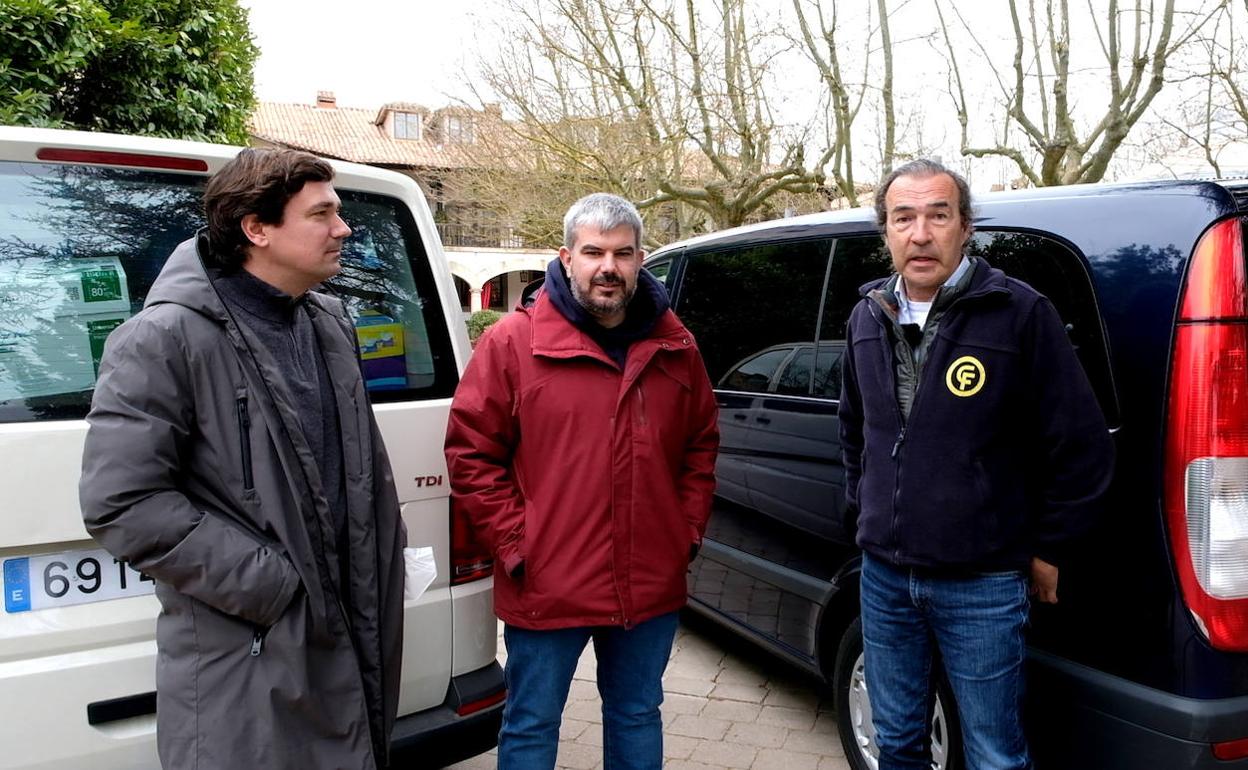 Felipe, Fernando y Vicente, ayer antes de partir. 