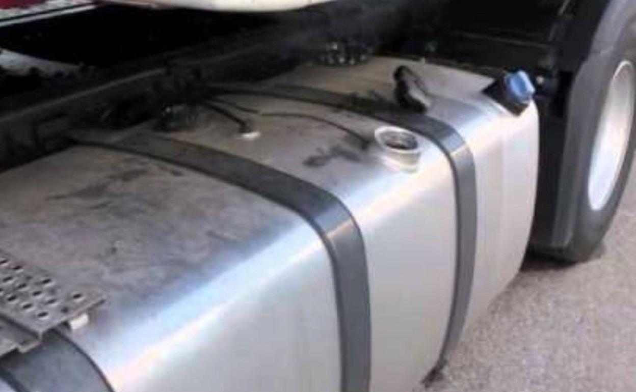 Depósito del camión en el que el varón pretendría sustraer gasoil en Burgos.