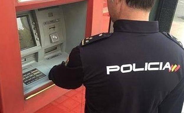 Identifican a dos ancianas por quedarse con 1.000 euros que encontraron en un cajero en Burgos