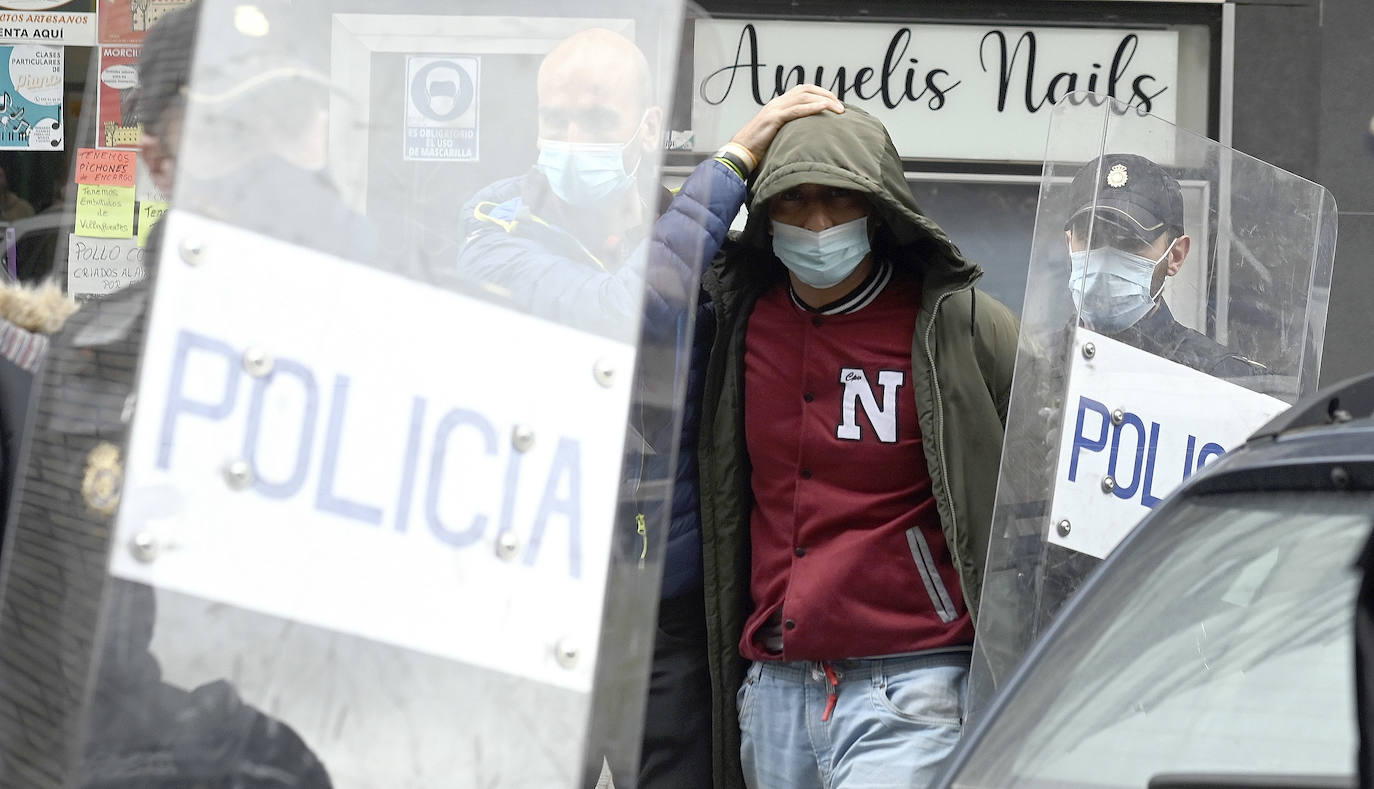 Fotos: Detenidos dos jovenes por un apuñalamiento mortal en Gamonal