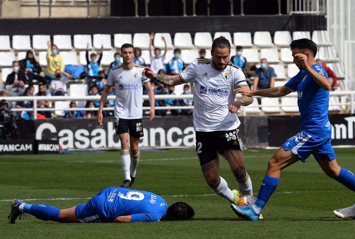 Fotos: El Burgos deja la permanencia encarrilada