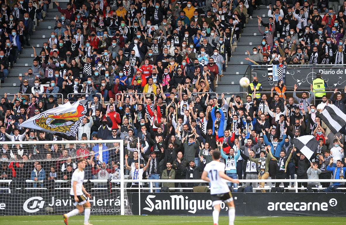 Fotos: El Burgos deja la permanencia encarrilada