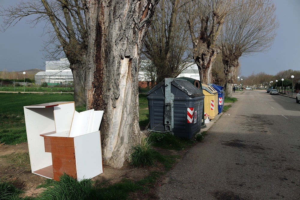 Fotos: Los vecinos de El Pilar reclaman mejoras para el barrio