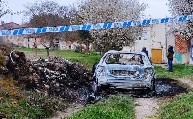 Queman un coche robado a las afueras del barrio burgalés de Villatoro