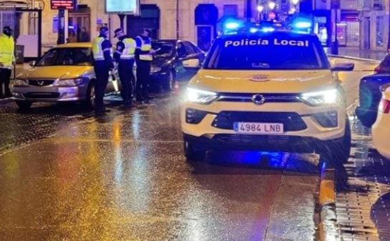 Policía Local durante una noche en Burgos.