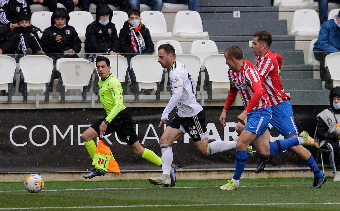 Imágenes del encuentro de la jornada 34 entre el Burgos CF y el Sporting de Gijón disputado en El Plantío