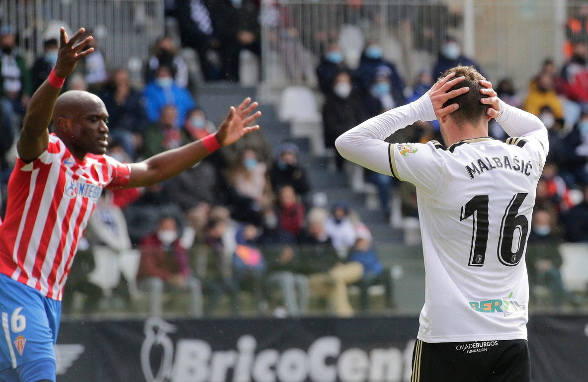 Imágenes del encuentro de la jornada 34 entre el Burgos CF y el Sporting de Gijón disputado en El Plantío