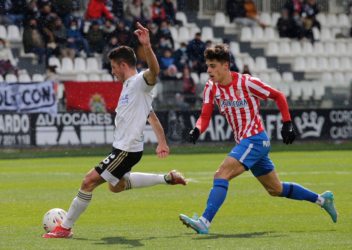 Imágenes del encuentro de la jornada 34 entre el Burgos CF y el Sporting de Gijón disputado en El Plantío