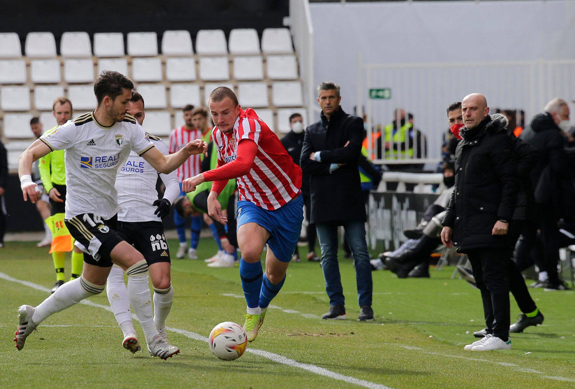 Imágenes del encuentro de la jornada 34 entre el Burgos CF y el Sporting de Gijón disputado en El Plantío