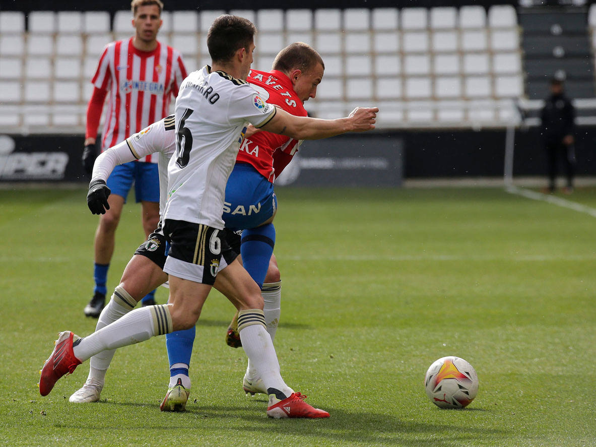 Imágenes del encuentro de la jornada 34 entre el Burgos CF y el Sporting de Gijón disputado en El Plantío