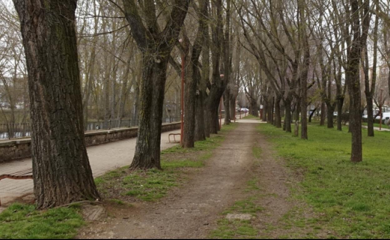 La pista bici del Parque de la Isla se corta en el Puente Malatos.