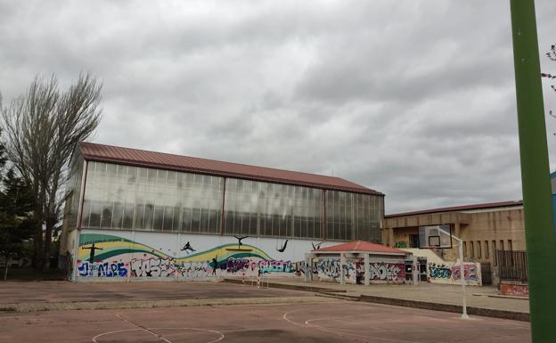 El nuevo polideportivo de San Pedro y San Felices se encalla y no se podrá acometer este mandato