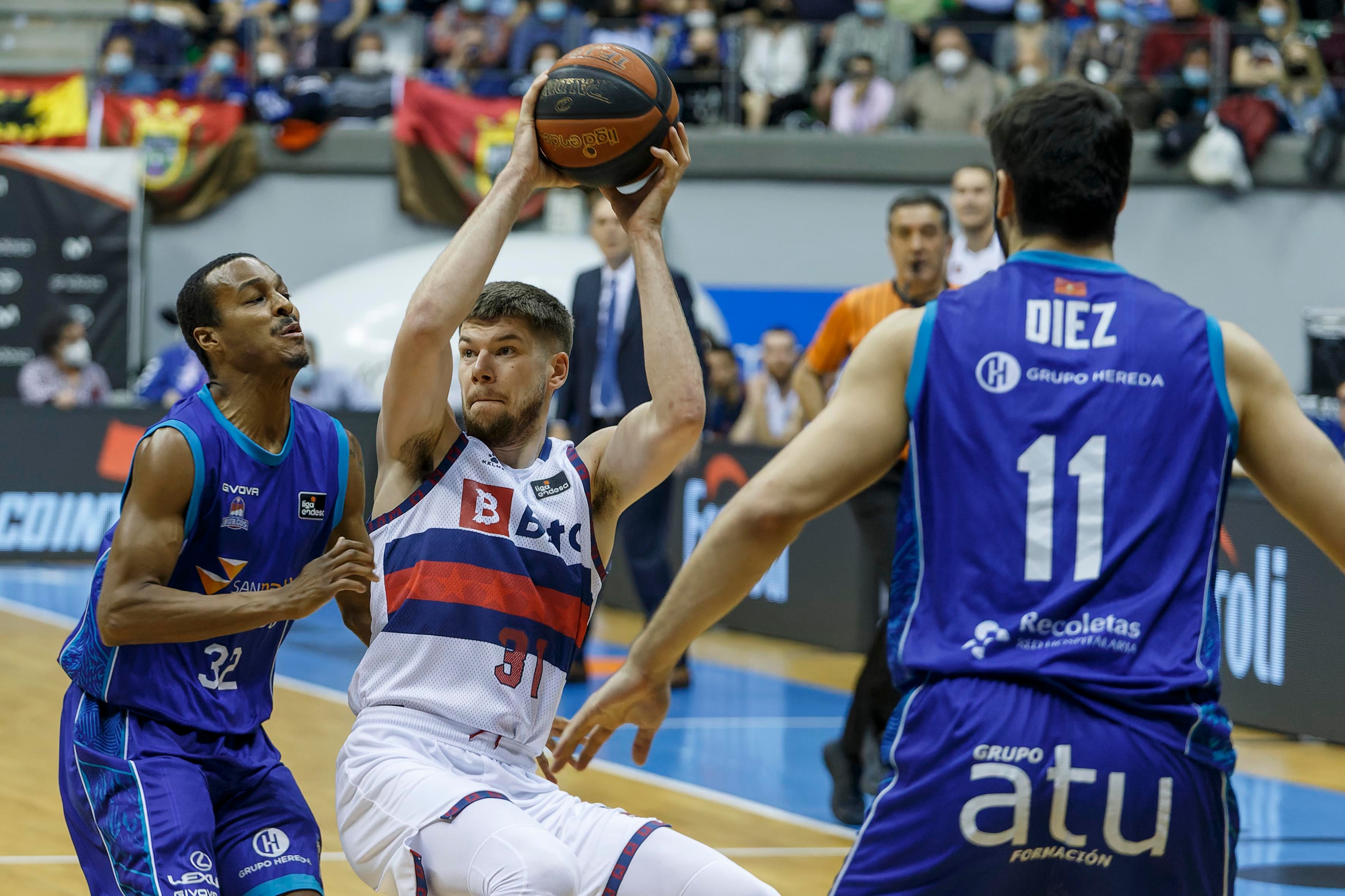 Fotos: El San Pablo no puede con Baskonia