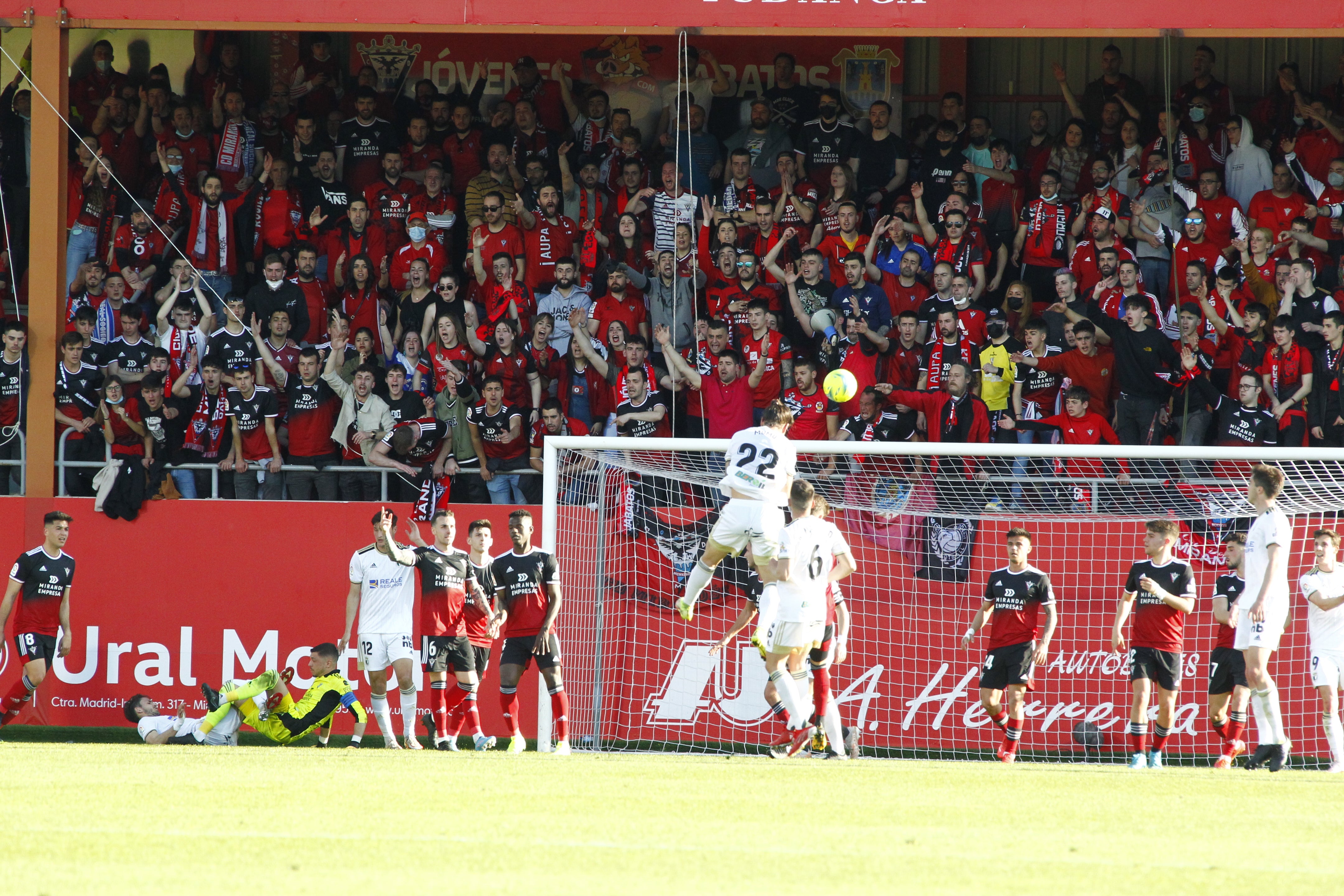 Fotos: El Mirandés se impuso en el derbi provincial