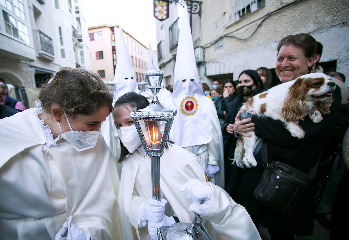 Fotos: El Santísimo Cristo recorre Burgos en vertical