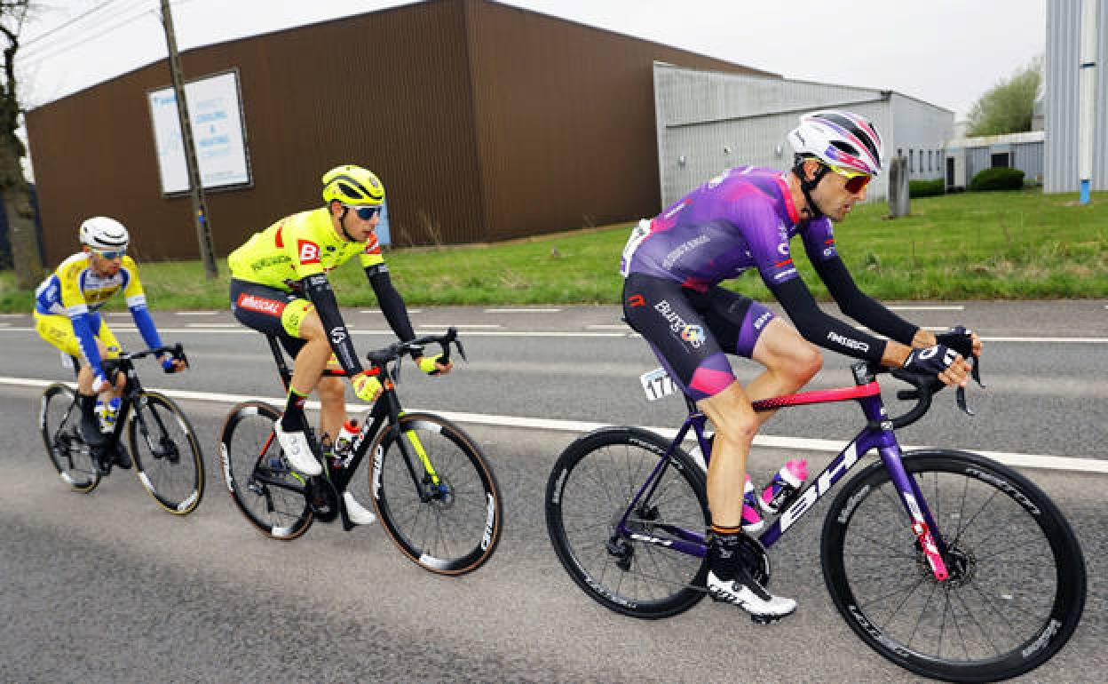 Ander Okamika se mete en la fuga de la Flecha Brabanzona BURGOSconecta