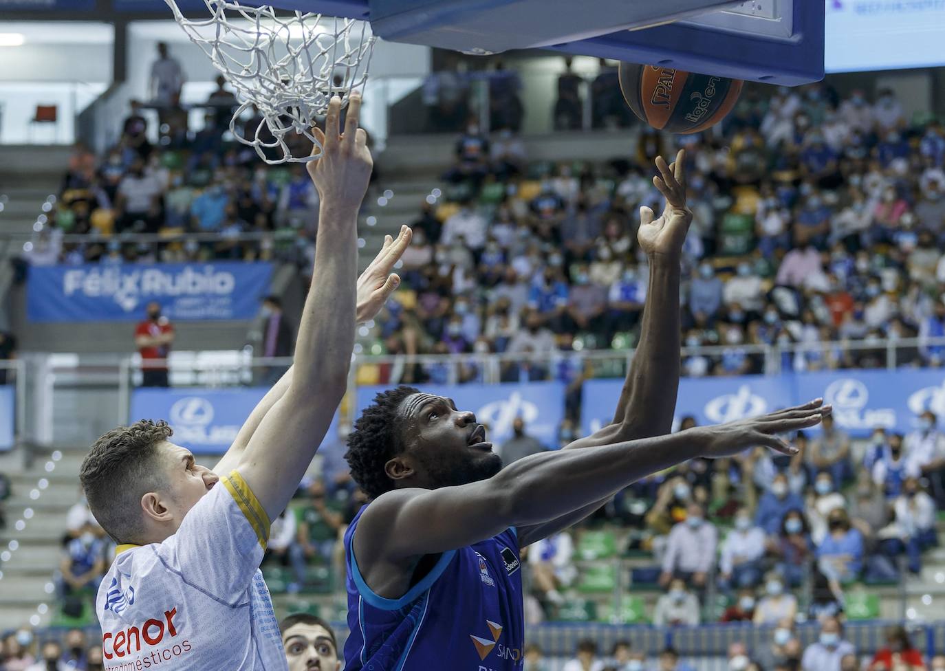 Fotos: El San Pablo no puede con Obradoiro