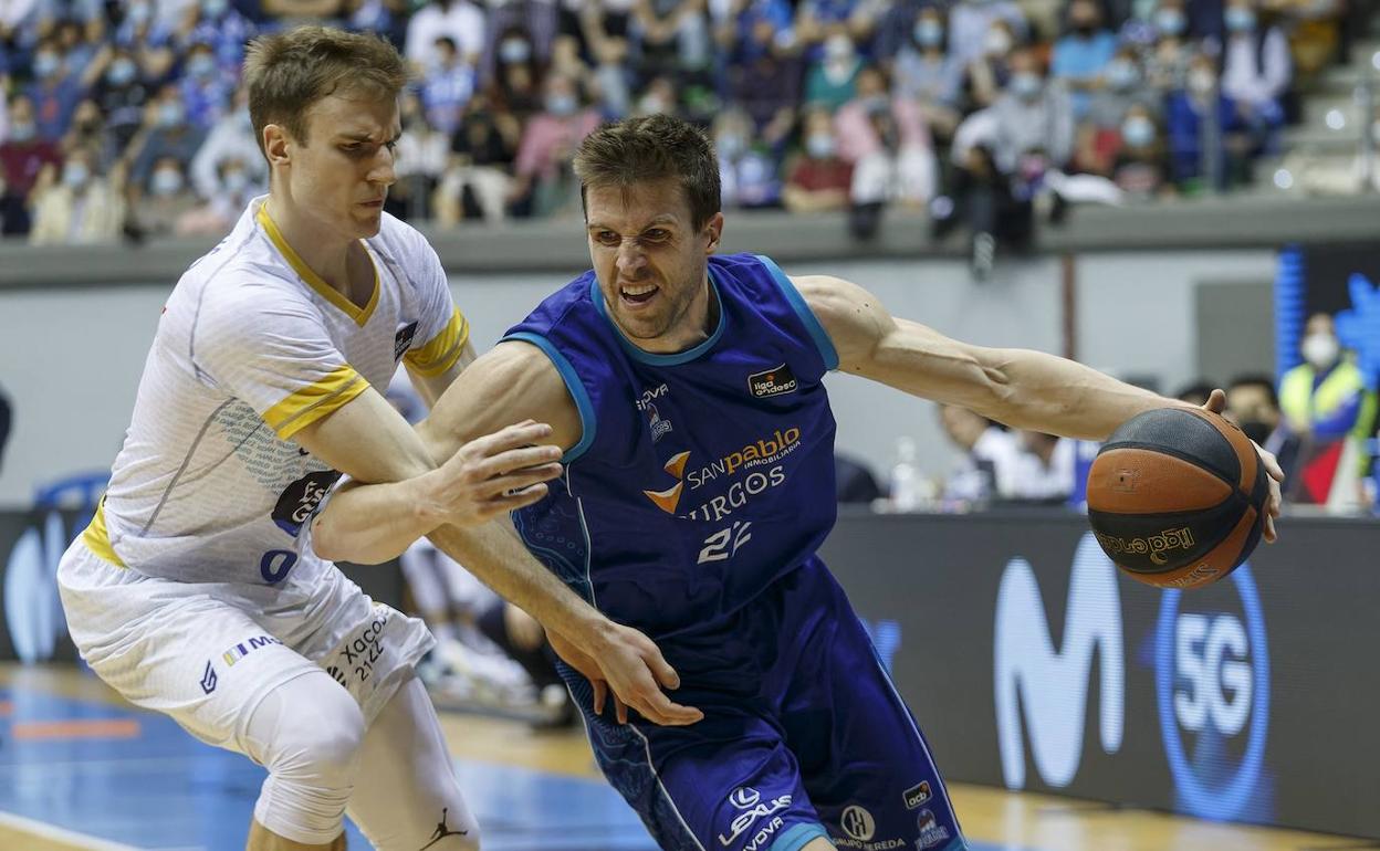 La derrota del pasado sábado frente a Monbús Obradoiro ha colocado al San Pablo en puestos de descenso. 