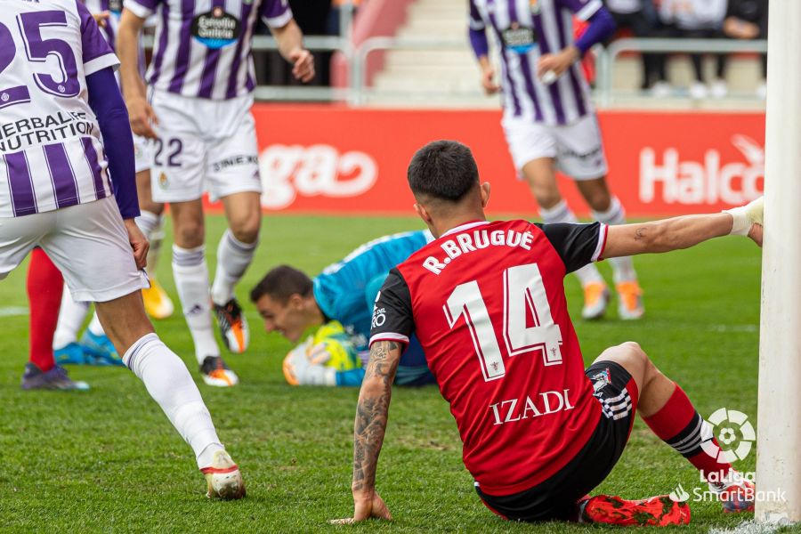 Fotos: El Mirandés cae ante el Real Valladolid en Anduva