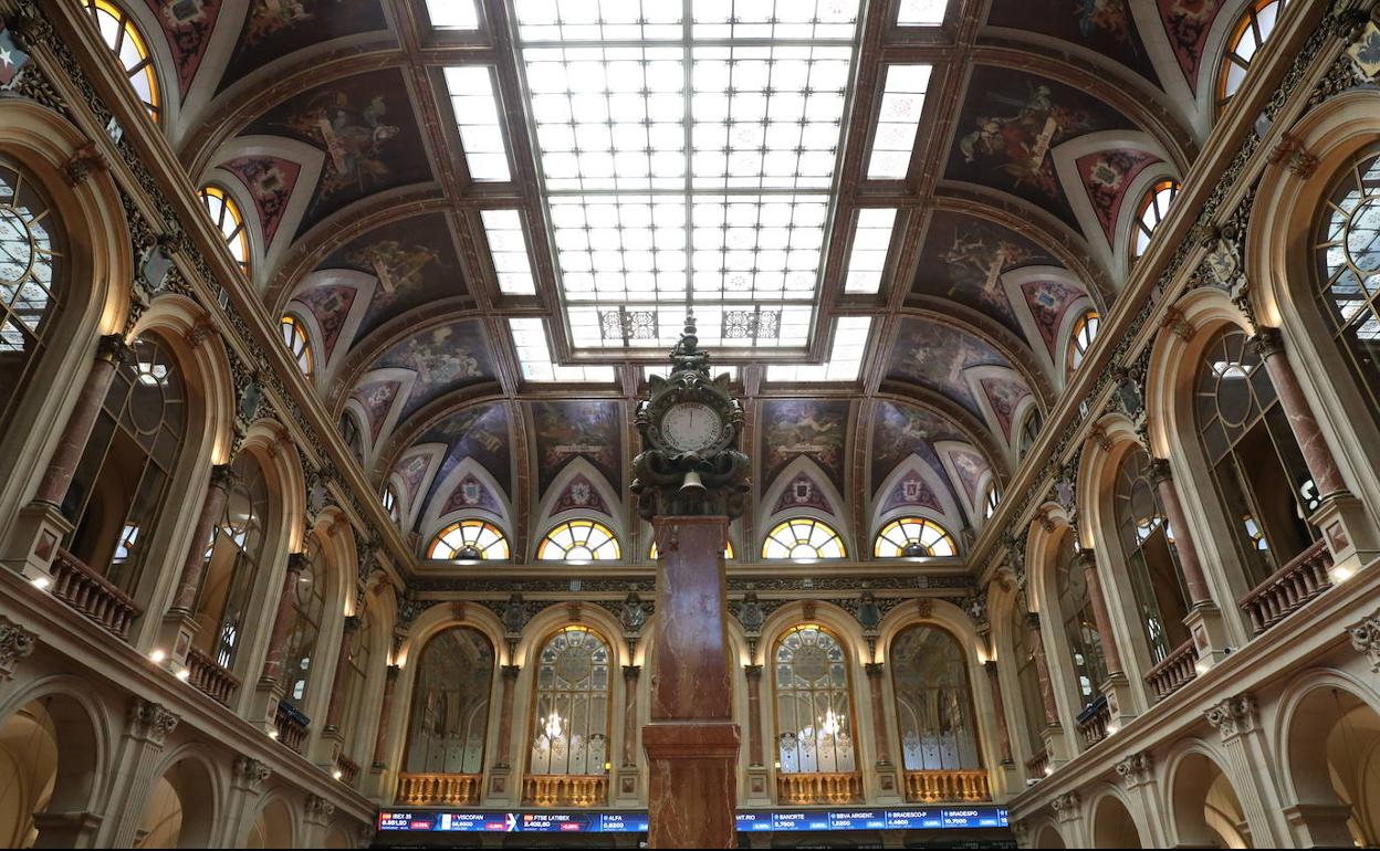 Interior de la Bolsa de Madrid. 