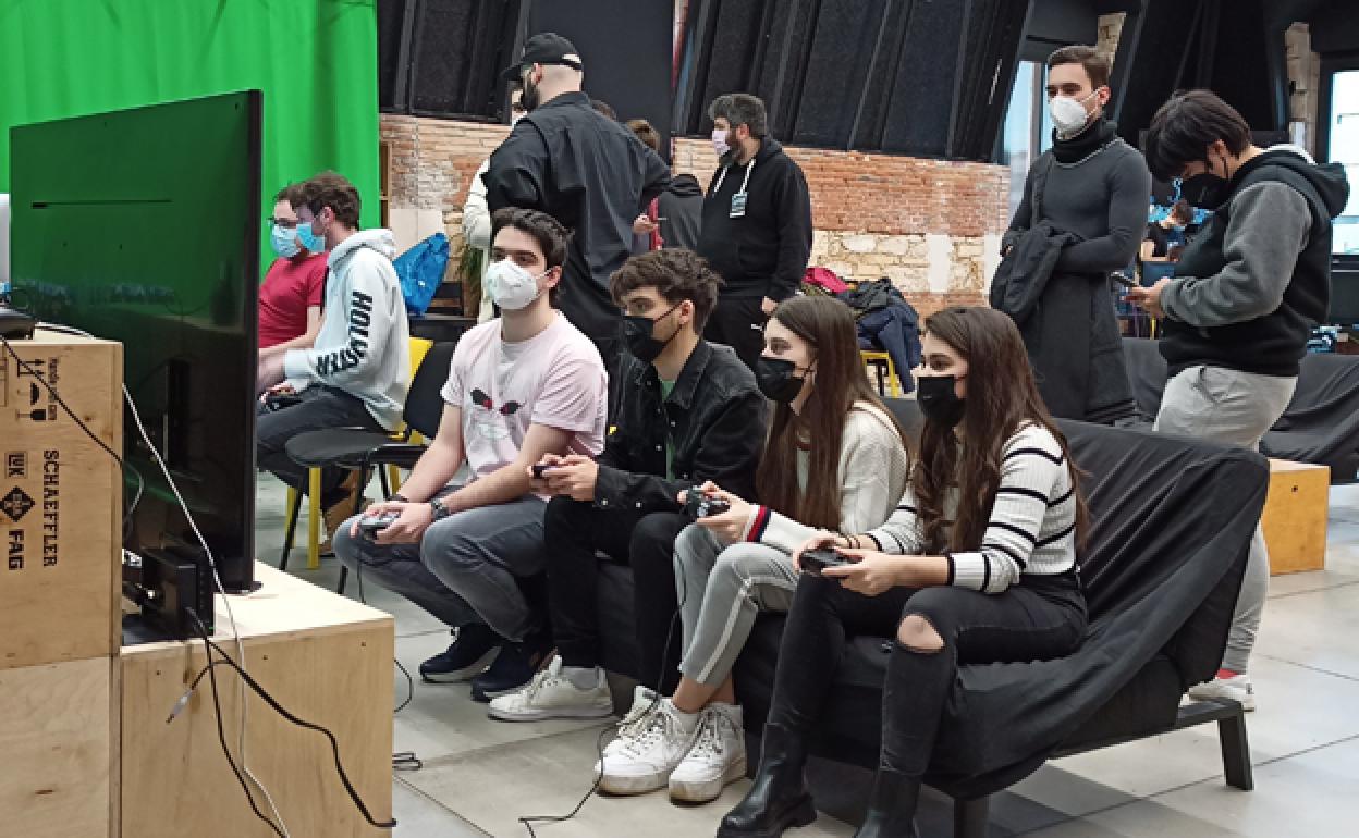 Participantes en el torneo de Videojuegos de Invierno. 