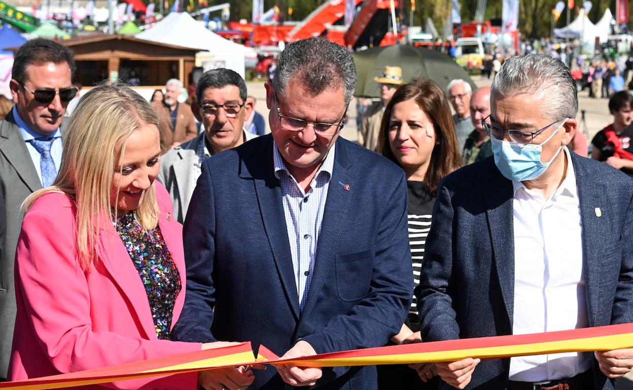 Dueñas en la inauguración de la Feria de Maquinaria Agrícola de Lerma.