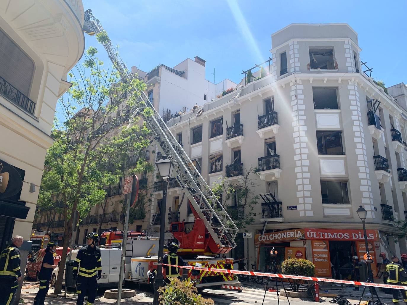 Estado del edificio tras una explosión en el barrio de Salamanca.