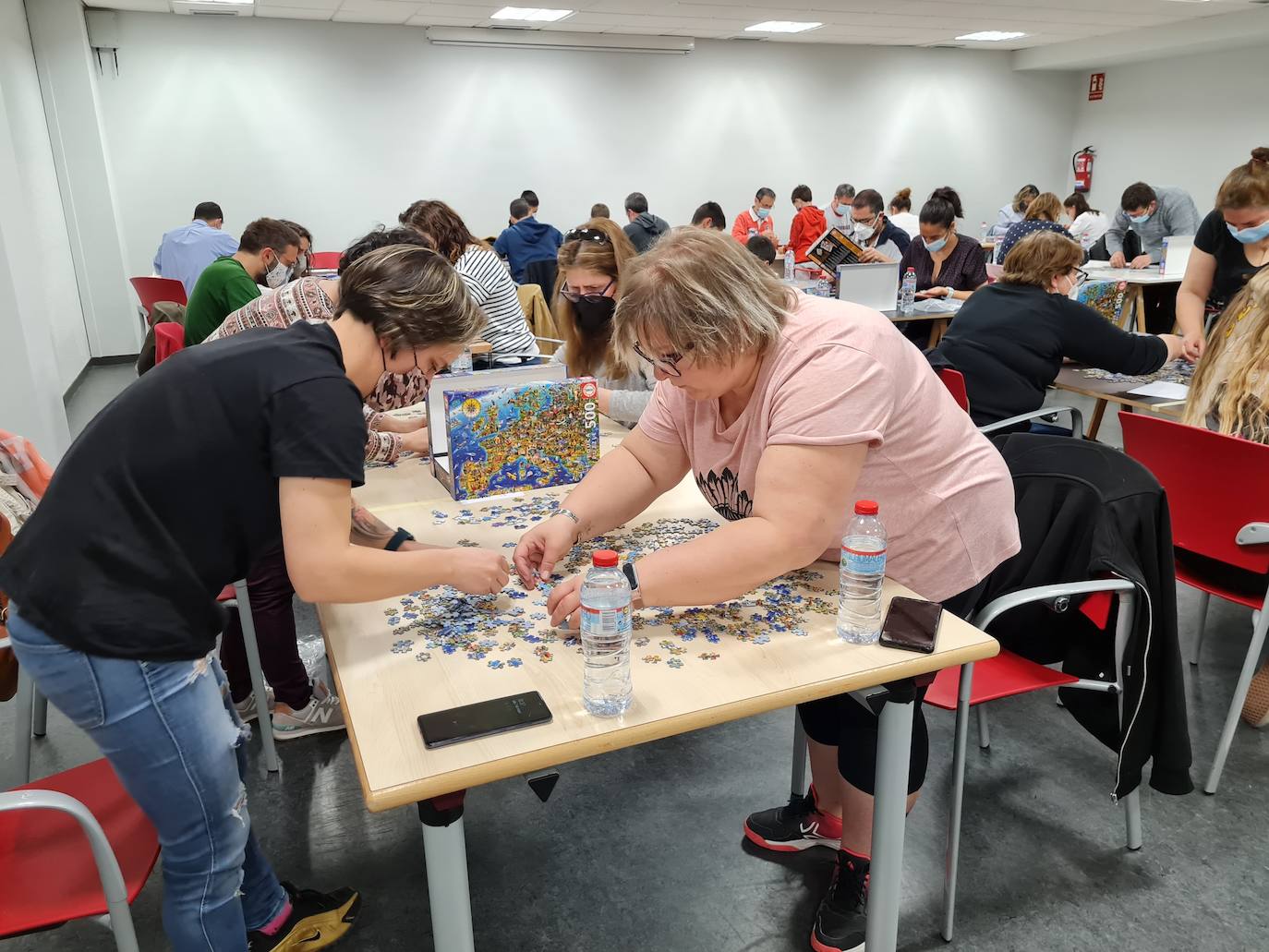 Imagen secundaria 2 - Cristina Sierra y Ana González Campeonas del III Torneo de Puzzles Burmodel