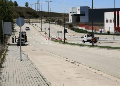 Imagen secundaria 1 - Villatoro denuncia el deterioro de las zonas verdes por el traslado de las barracas