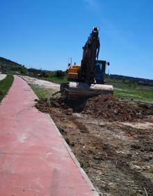 Imagen secundaria 2 - Villatoro denuncia el deterioro de las zonas verdes por el traslado de las barracas