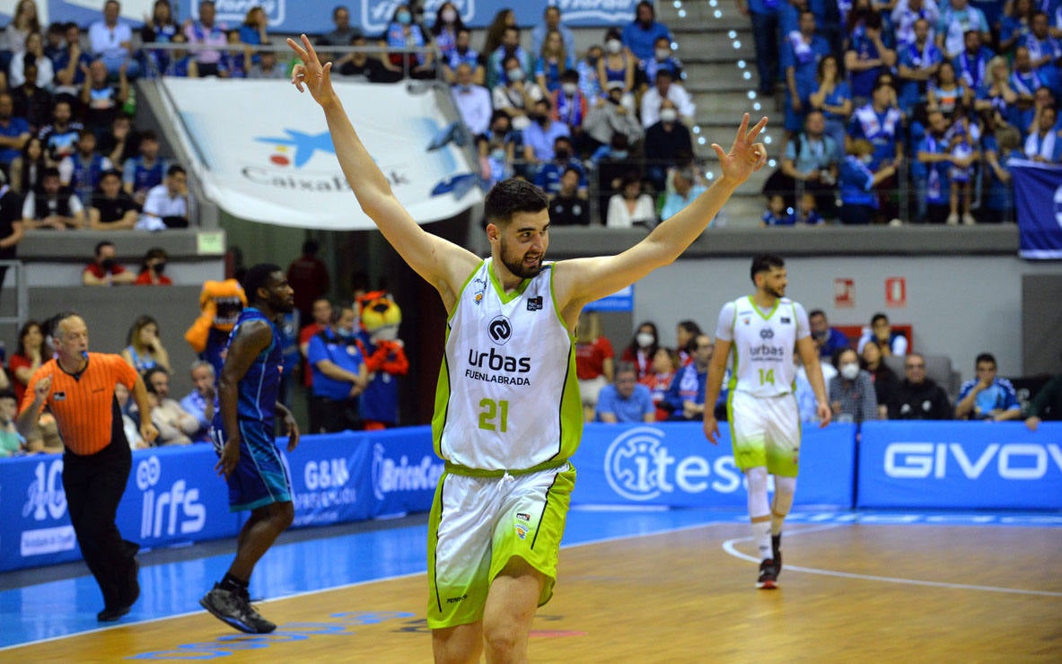 Imágenes del encuentro entre el San Pablo Burgos y el Fuenlabrada en el Coliseum