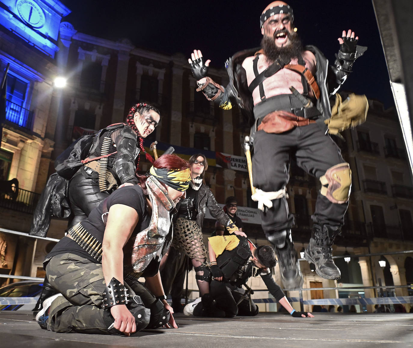 Fotos: El apocalipsis zombie se apodera de las calles de Burgos con la Survival Zombie