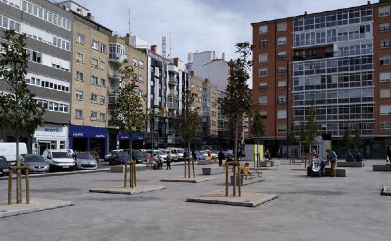 La reforma de la plaza de Santiago sigue dando quebraderos de cabeza. 