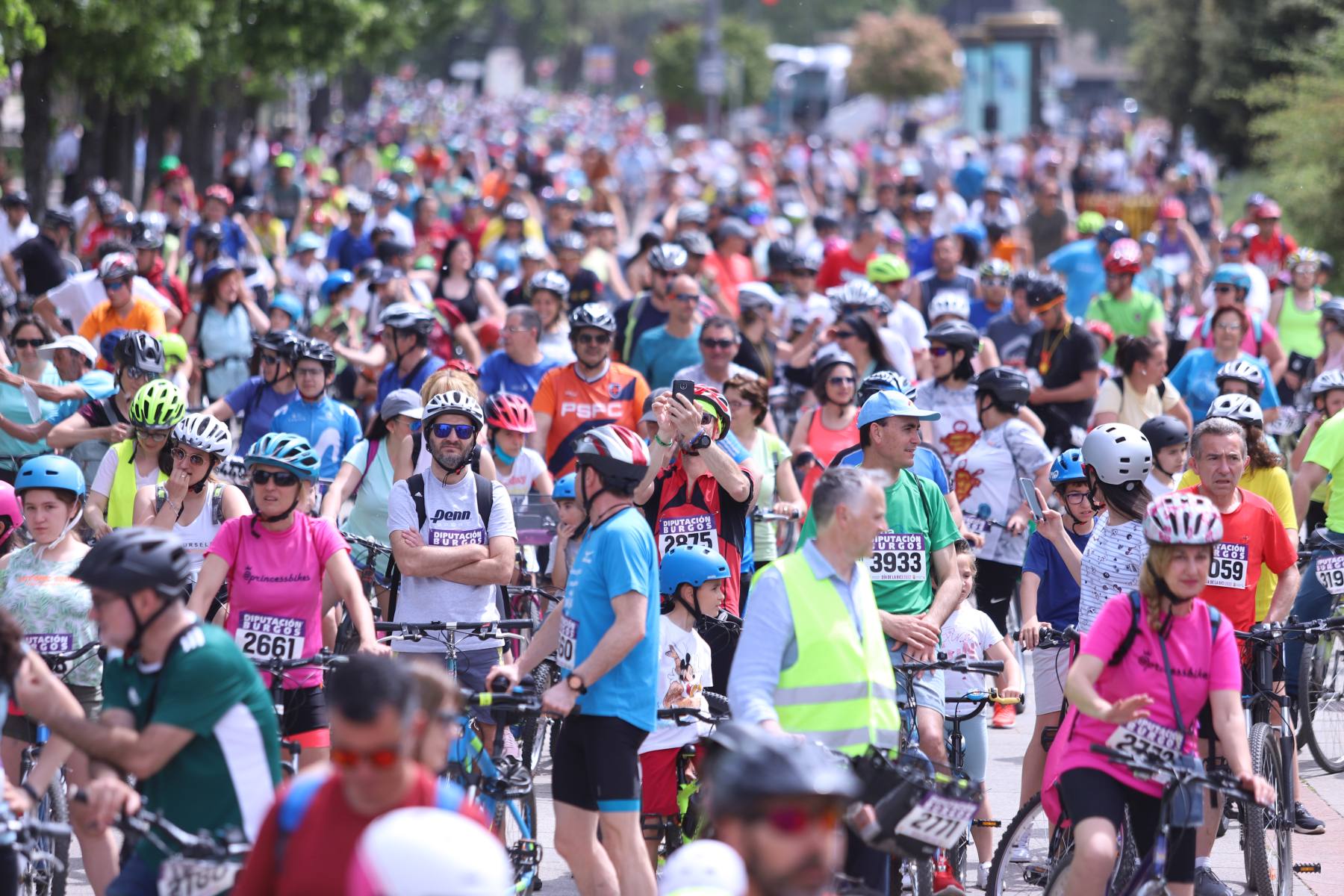 Fotos: Miles de ciclistas toman las calles de Burgos