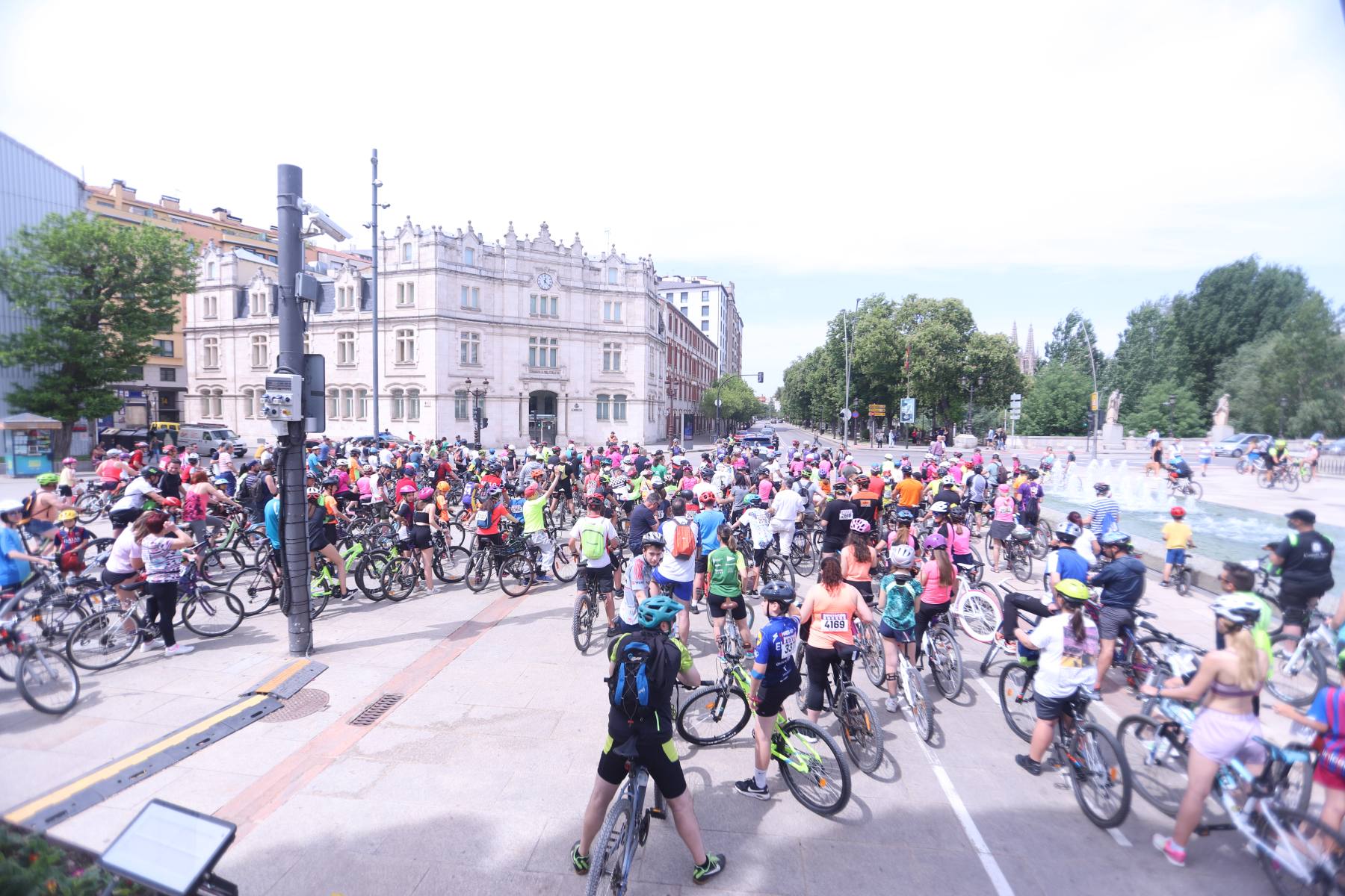 Fotos: Miles de ciclistas toman las calles de Burgos