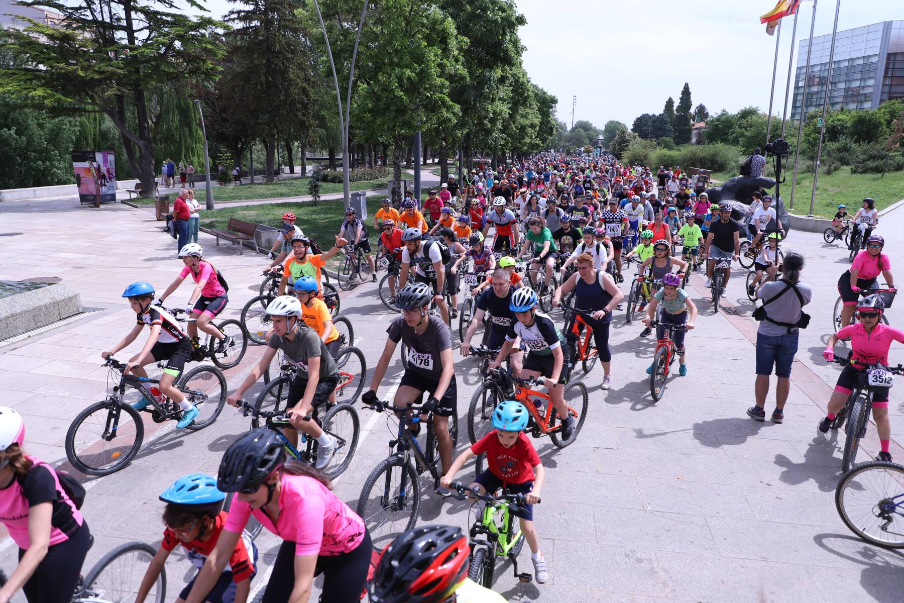 Fotos: Miles de ciclistas toman las calles de Burgos