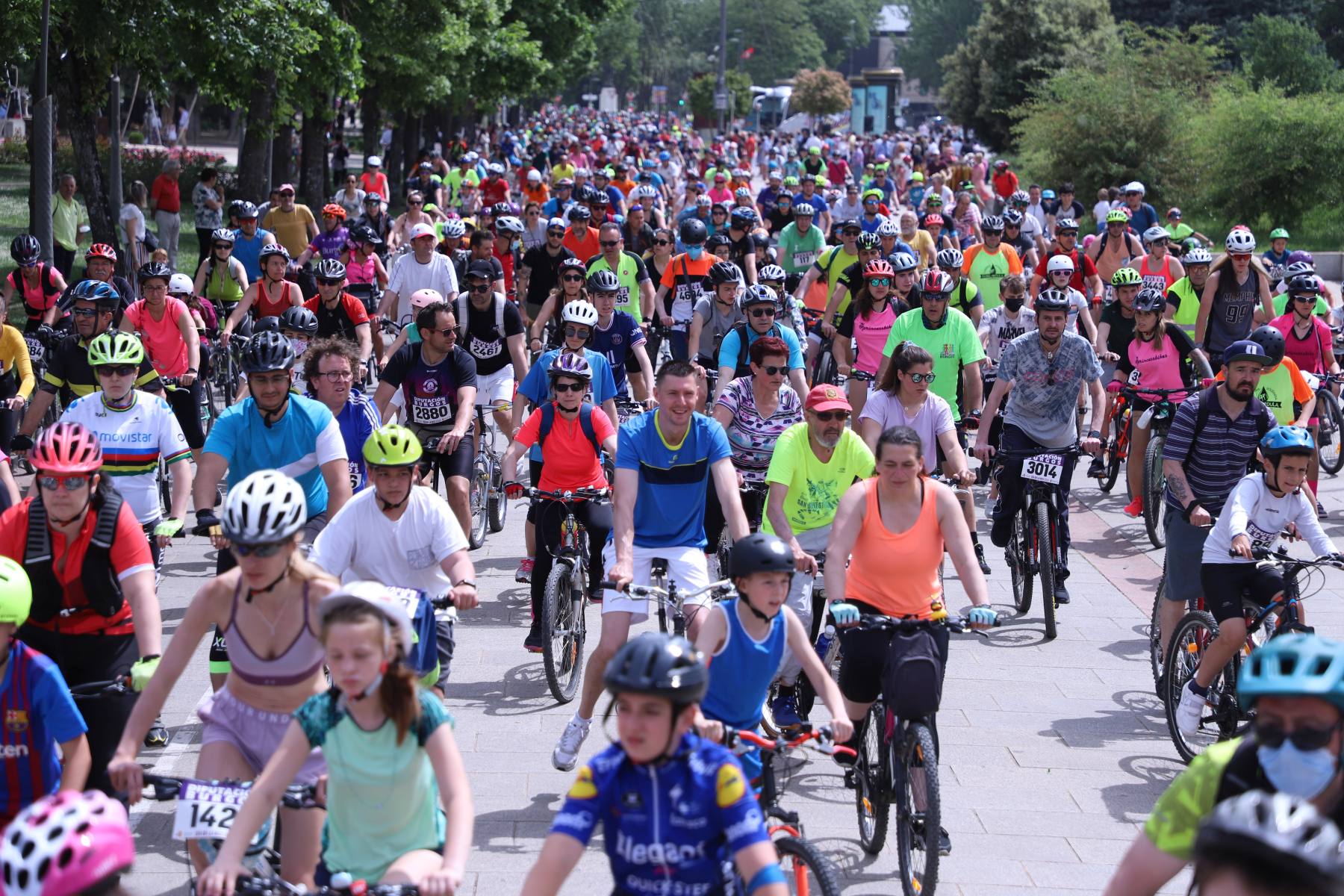 Fotos: Miles de ciclistas toman las calles de Burgos