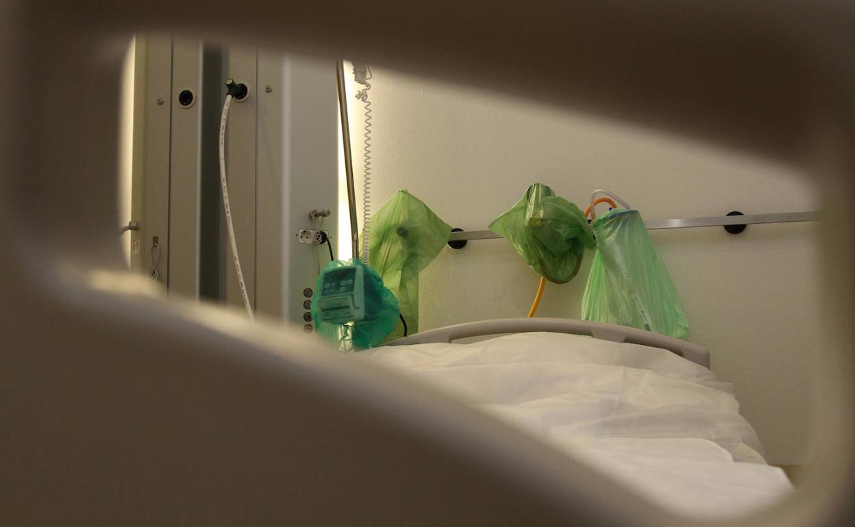 Cama destinada a pacientes con enfermedades infecciosas.