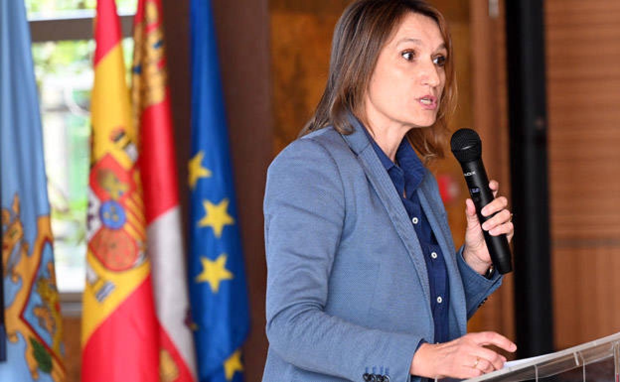 La consejera de Educación, Rocío Lucas, en su visita a Aranda de Duero. 