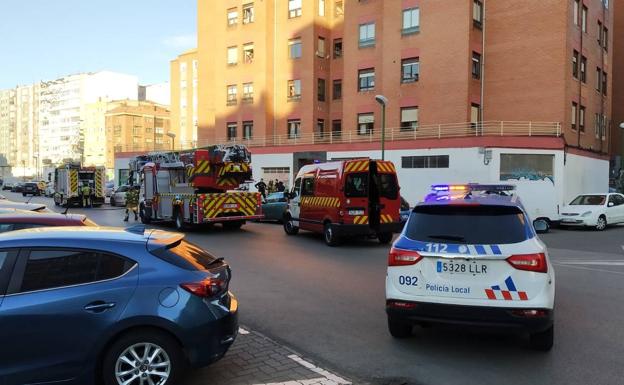 Calle cortada a causa del incendio en el inmueble de la calle Lavaderos.