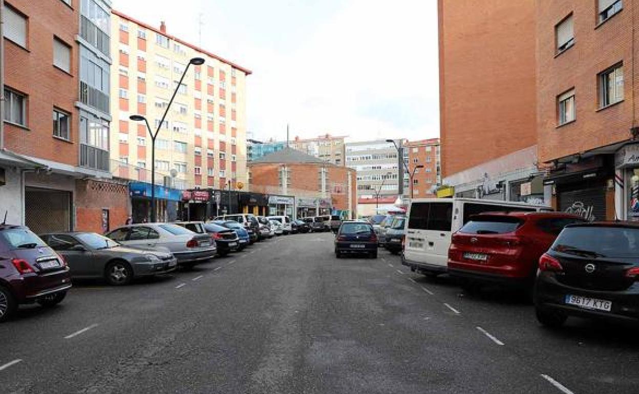 La peatonalización de la calle Roma supondrá la pérdida de unas 80 plazas de aparcamiento. 