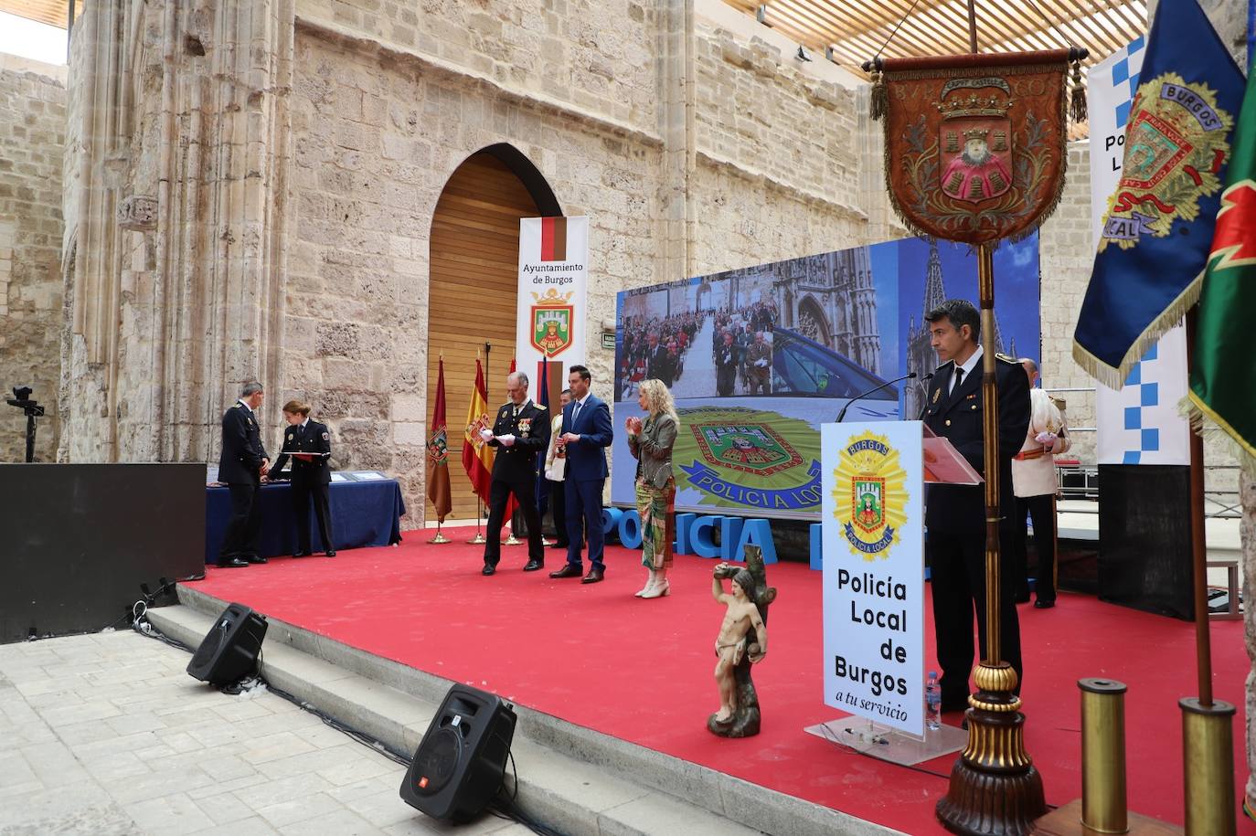 Fotos: La Policía Local de Burgos entrega sus disticiones