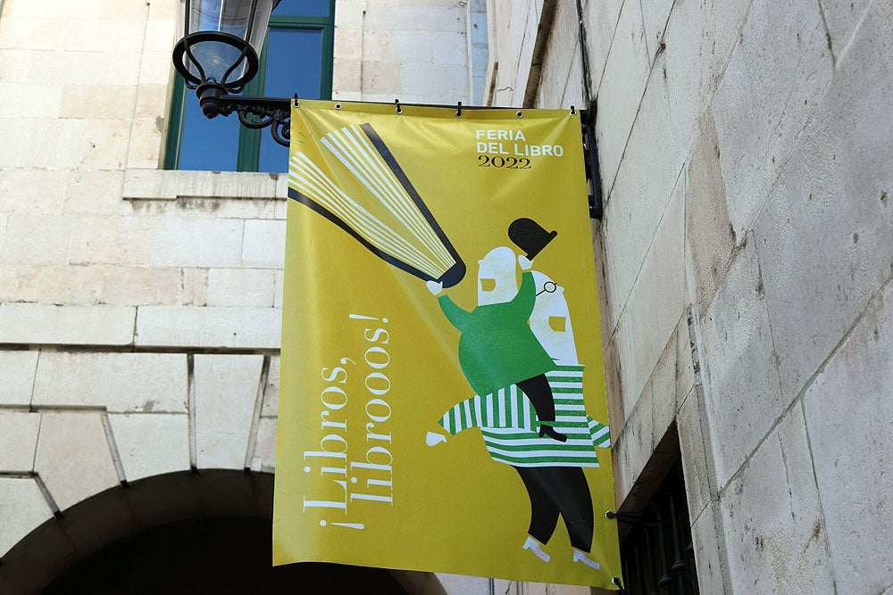 Fotos: Público y calor acompañan a la Feria del Libro de Burgos en su primer fin de semana